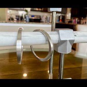 Kendra Scott Avi Hoop Earrings…excellent condition, rarely worn